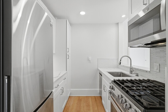1851 Columbia Rd NW, Unit 102 in Washington, DC - Building Photo - Building Photo