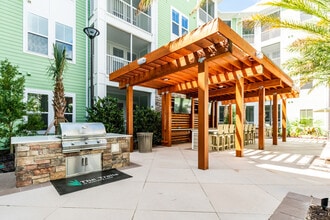 Trails at Hunters Lake in Tampa, FL - Building Photo - Building Photo