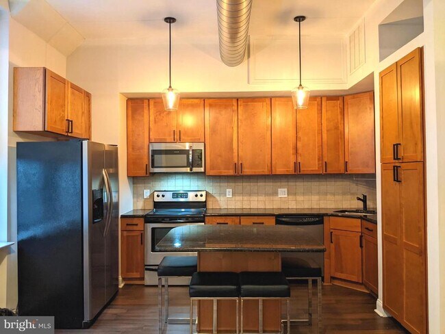 1100 S Broad St in Philadelphia, PA - Building Photo - Building Photo