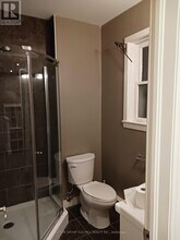 293 Queenston Rd in Hamilton, ON - Building Photo - Building Photo