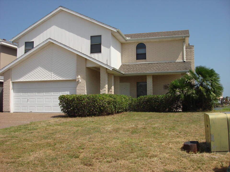 13913 Dasmarinas Dr in Corpus Christi, TX - Building Photo