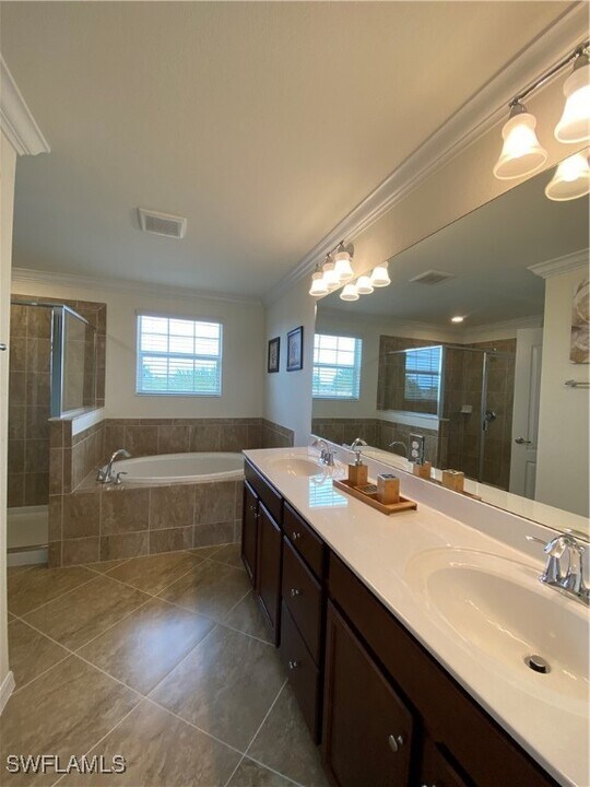 2054 Minneola St in Naples, FL - Foto de edificio