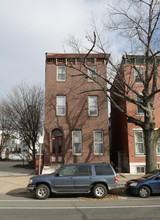 2113 Spring Garden St in Philadelphia, PA - Foto de edificio - Building Photo