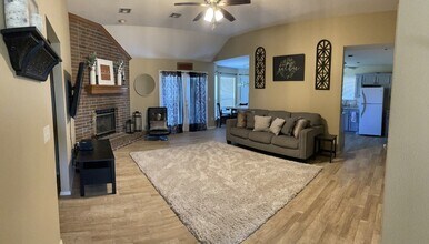 10413 NW 45th St in Yukon, OK - Building Photo - Building Photo