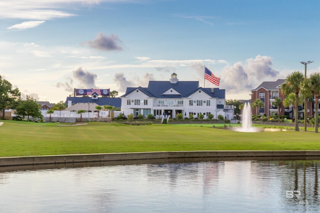 20050 Oak Rd E in Gulf Shores, AL - Building Photo