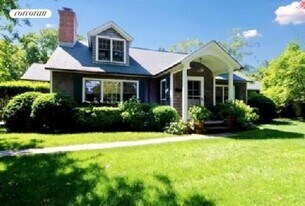 19 Maidstone Ave in East Hampton, NY - Building Photo