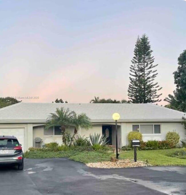 property at 1013 E Cypress Dr