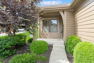 7808 W 158th Pl in Overland Park, KS - Foto de edificio - Building Photo