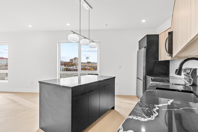 2132 N 10th St in Philadelphia, PA - Foto de edificio - Building Photo