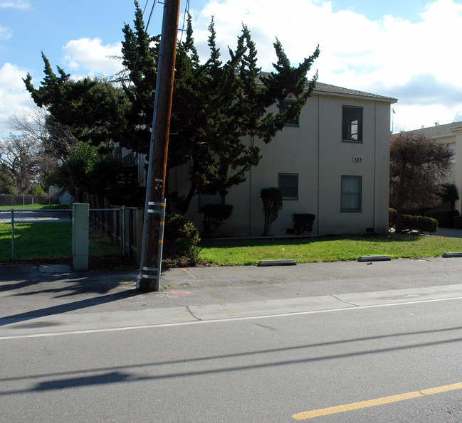 523 Matadero Ave in Palo Alto, CA - Building Photo - Building Photo