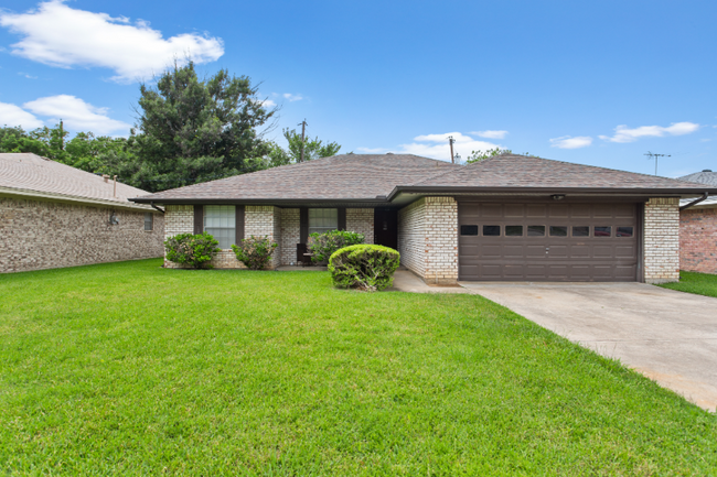 1209 Randy Dr in Irving, TX - Foto de edificio - Building Photo