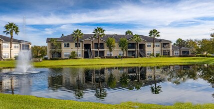 Fountain Place Apartment Homes in Casselberry, FL - Foto de edificio - Building Photo