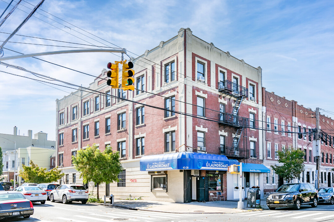 25-04 44th Street in Astoria, NY - Building Photo