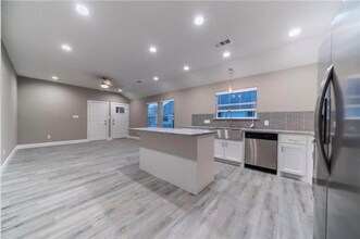 800 N Throckmorton St in Sherman, TX - Building Photo - Building Photo