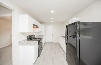 5040 Mallow St in Houston, TX - Building Photo - Building Photo