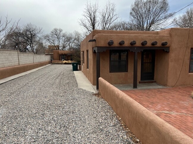210 Delgado St in Santa Fe, NM - Building Photo - Building Photo