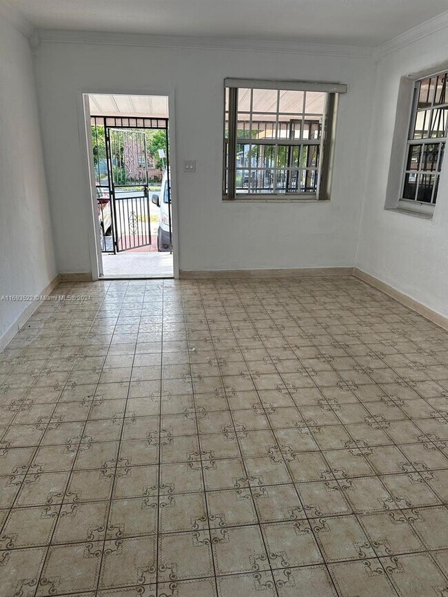 1173 NW 29th St-Unit -1173 in Miami, FL - Building Photo - Building Photo