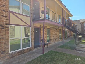 830 Victoria Dr in Houston, TX - Foto de edificio - Building Photo
