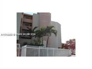 2000 Biarritz Dr in Miami Beach, FL - Building Photo