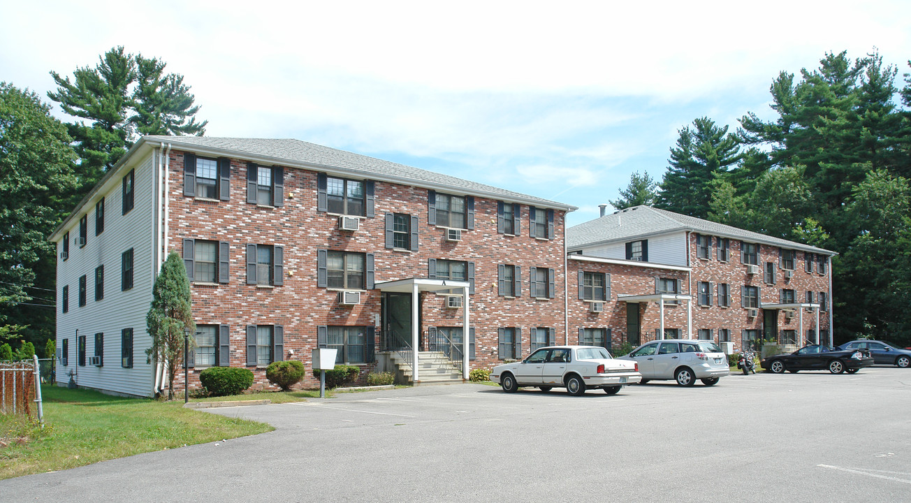 33 Garden Rd in Plaistow, NH - Building Photo