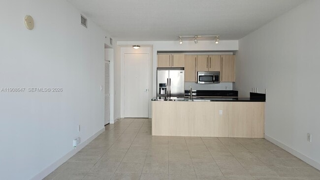 1111 SW 1st Ave, Unit 2124-N in Miami, FL - Foto de edificio - Building Photo