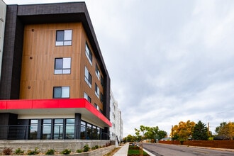 Krisana Apartments in Denver, CO - Foto de edificio - Building Photo