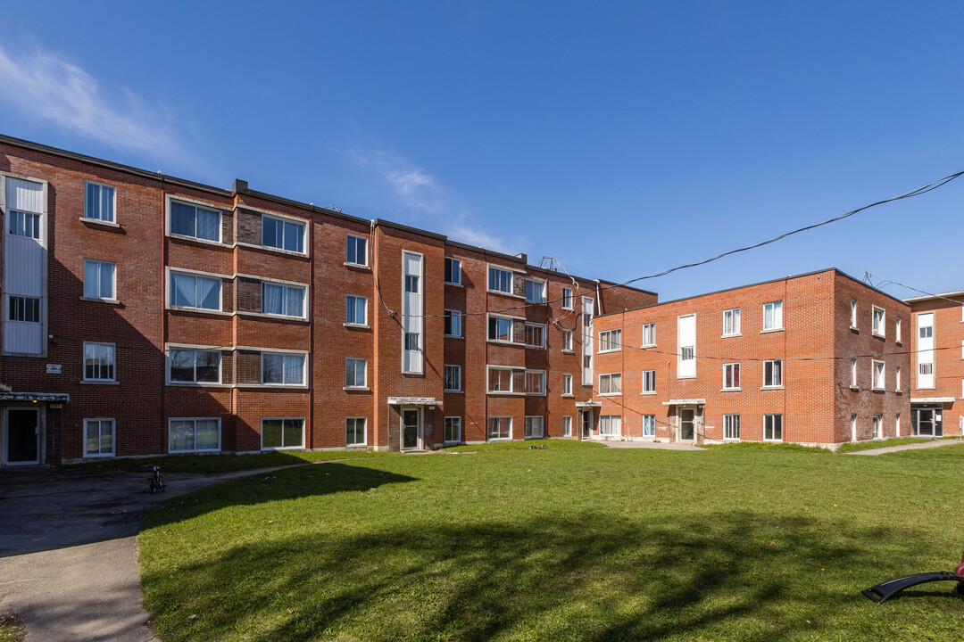 1727 Rochon Rue in Montréal, QC - Building Photo