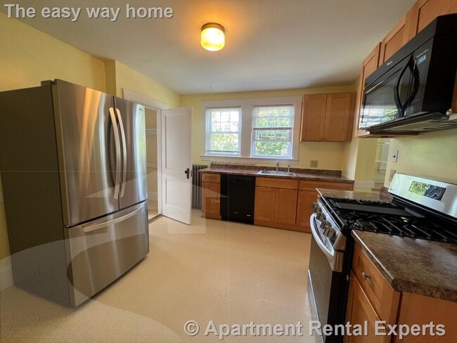 638 Huron Ave, Unit #1