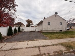 188 Auth Ave in Woodbridge Township, NJ - Building Photo - Building Photo