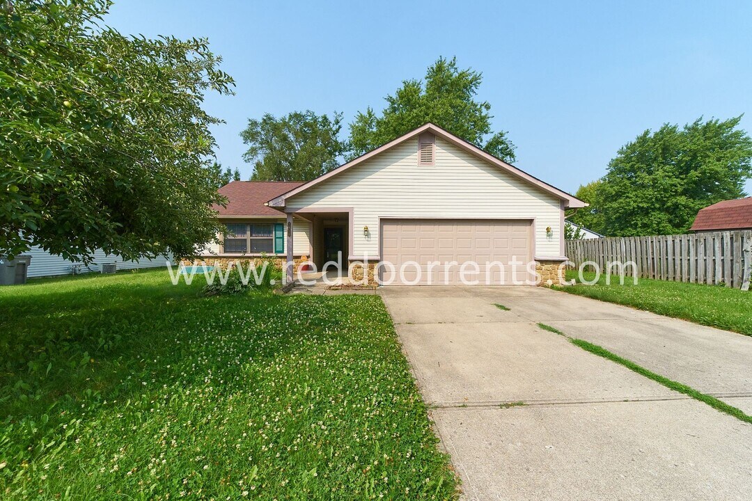 7610 Chris Anne Dr in Indianapolis, IN - Building Photo
