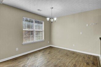 40 Elisabeth Way in Grantville, GA - Foto de edificio - Building Photo