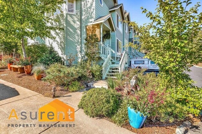 573 Scenic Dr in Ashland, OR - Building Photo - Building Photo