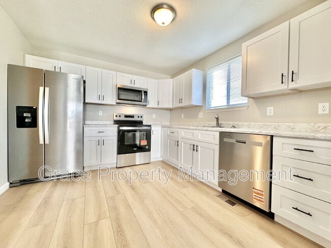 3451 W 65th Ave in Denver, CO - Foto de edificio - Building Photo