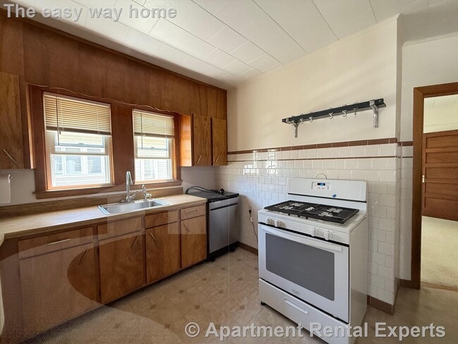 105 Bromfield Rd