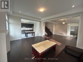 2 Kenneth Rogers Cres in East Gwillimbury, ON - Building Photo - Building Photo