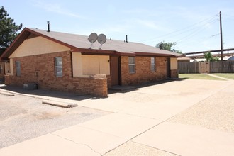 4402-4408 Elkhart Ave in Lubbock, TX - Building Photo - Building Photo