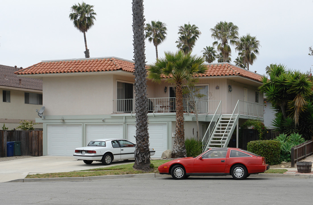 951-953 Seaside Ct in Ventura, CA - Foto de edificio