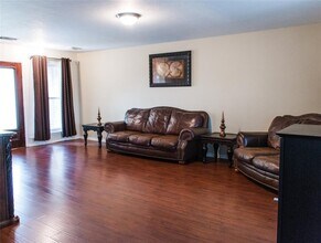 10038 Revelstoke Dr in Houston, TX - Building Photo - Building Photo