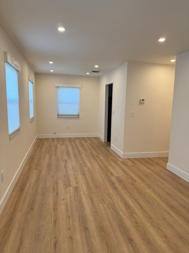 133 Truxton Dr in Miami Springs, FL - Building Photo - Building Photo