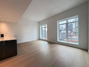 555 W 22nd St in New York, NY - Foto de edificio - Building Photo