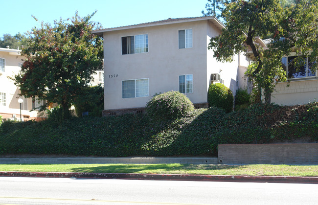 1570 N Verdugo Rd in Glendale, CA - Building Photo - Building Photo