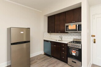 3335 W Diversey Ave in Chicago, IL - Building Photo - Building Photo