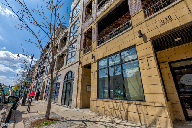 1640 W Belmont Ave, Unit 3 in Chicago, IL - Foto de edificio - Building Photo