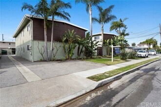 271 16th Pl-Unit -A in Costa Mesa, CA - Building Photo - Building Photo