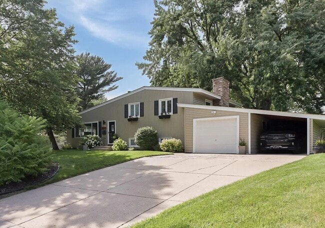 property at 2820 Overlook Dr
