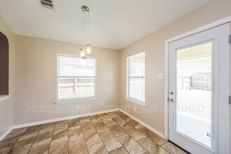 1734 Barking Wolf in San Antonio, TX - Foto de edificio - Building Photo
