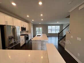 635 Golborne St in Carmel, IN - Foto de edificio - Building Photo