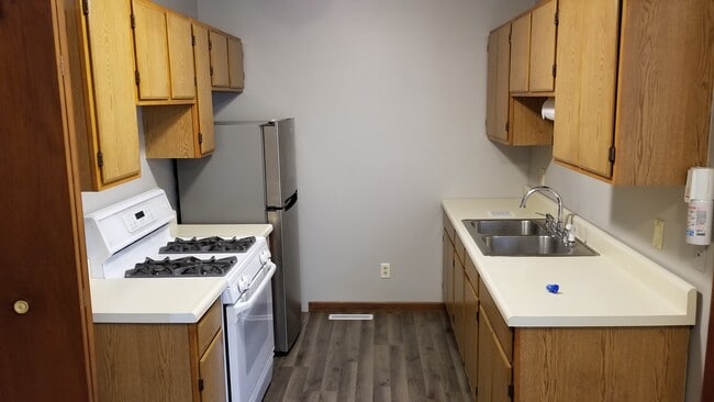 121 S Front St, Unit #5 in Rensselaer, IN - Foto de edificio - Building Photo