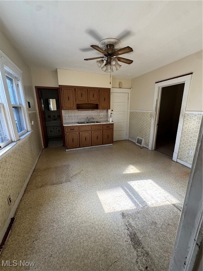 3660 E 76th St in Cleveland, OH - Building Photo - Building Photo