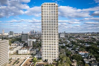 Huntingdon Houston in Houston, TX - Foto de edificio - Building Photo